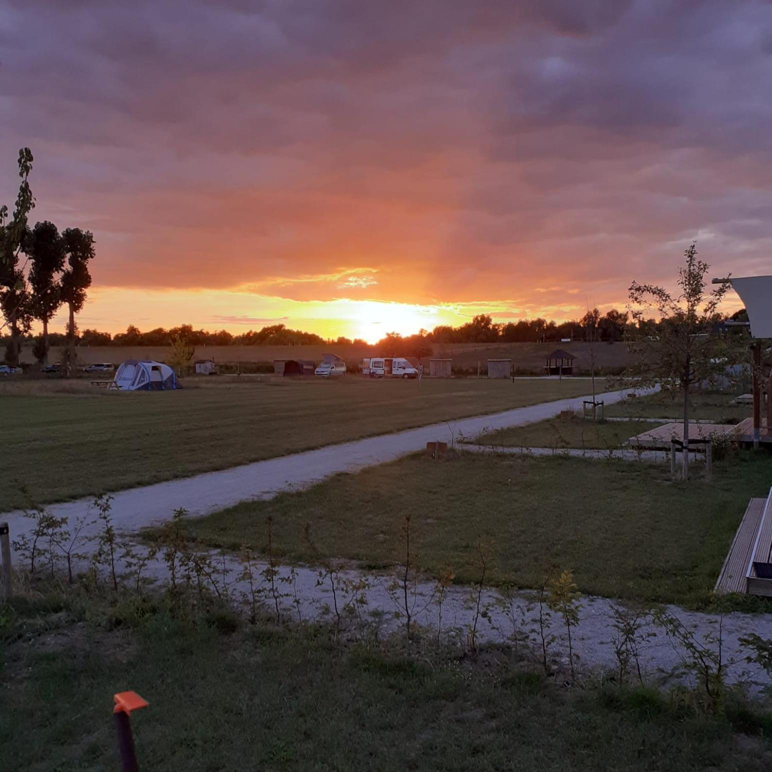 De Hazelaarshof Luxe Glampingtent Bij Natuurgebied De Millingerwaard Kekerdom Kültér fotó